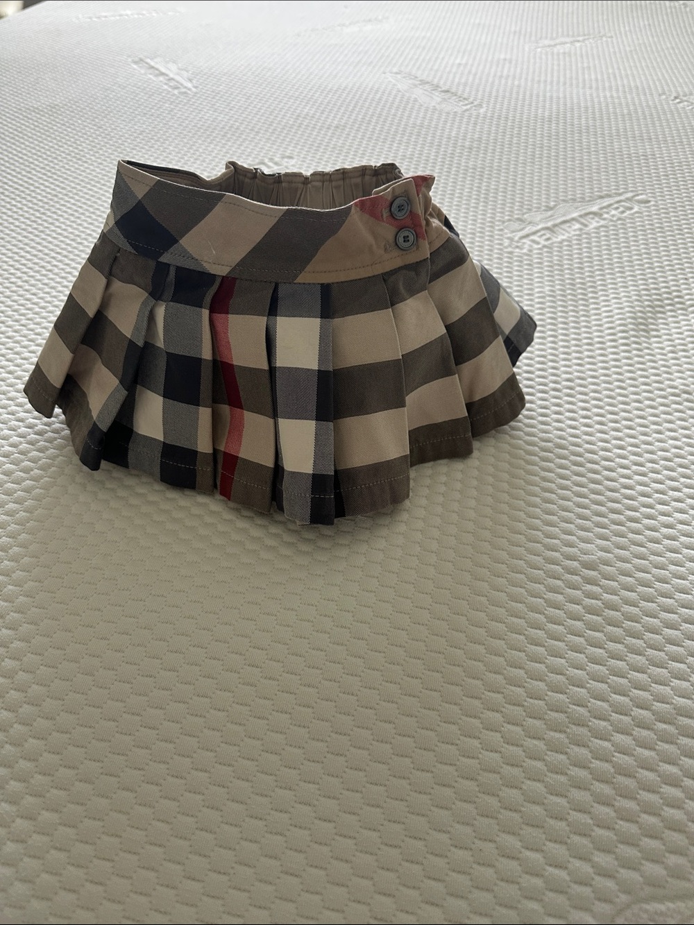 Burberry Beige Plaid Pleated Girls Skirt with Red Stripe excellent condition